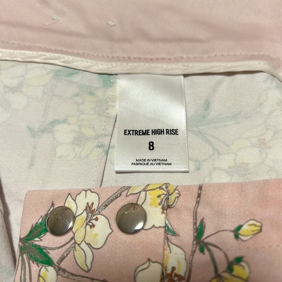 Express Extreme High Rise Pink Floral Ruffle Short - Size 8 - Picture 4 of 4
